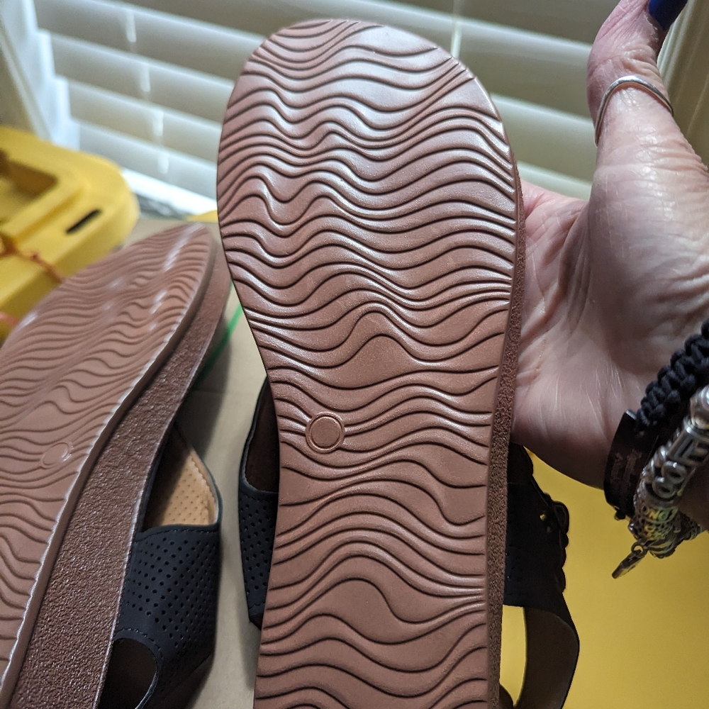 Sandals - black faux leather NEW - Picture 6 of 8
